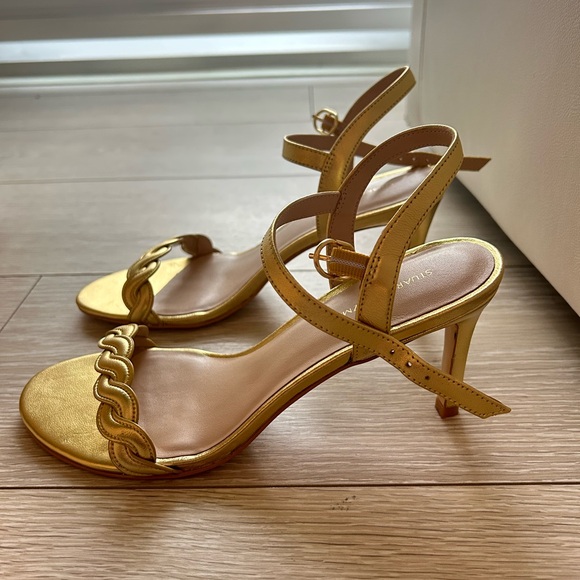 Brand new Stuart Weitzman Twistie Goat Leather Stiletto Sandals in Gold 7.5 - Picture 3 of 3